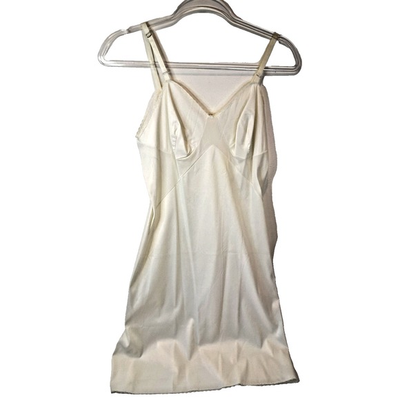 Vanity Fair Other - Vintage Vanity Fair Full Slip Women's Size S/34 Nylon Ivory Off White Cream